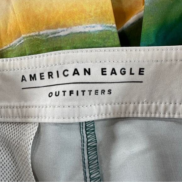 American Eagle Outfitters Green and Cream Beach Scene Swim Shorts Sz XS - Picture 9 of 11